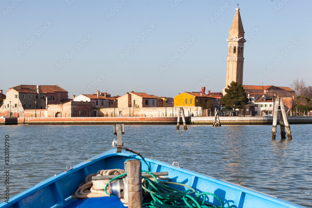Isola di Burano,Venezia.,. Veduta con Campanile storto da barca di lavoro