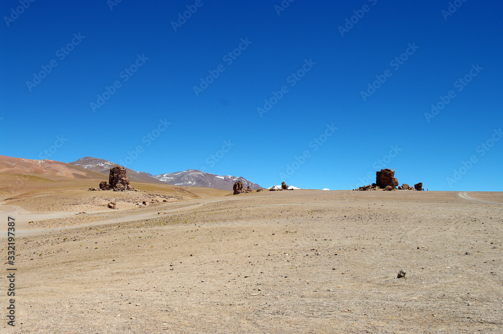 Voitures tout terrain dans le désert d'Atacama