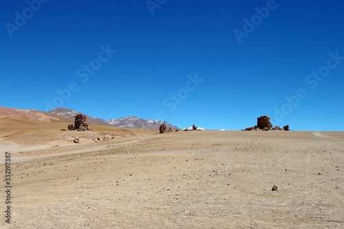 Voitures tout terrain dans le d  sert d Atacama