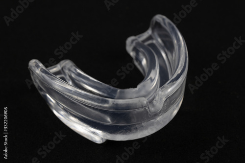 Mouth guard device to prevent and reduce injury