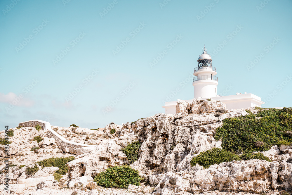 Faro de Menorca en verano acantilados y atardecer Faro de Menorca en verano acantilados y atardecer