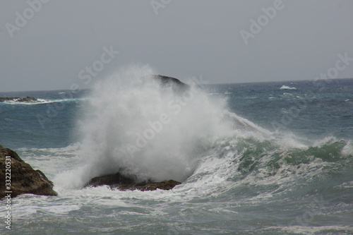 vagues mer et rochers