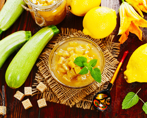 Obraz w ramie Zucchini jam with lemon