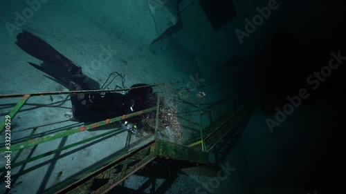 underwater, scuba diving, rebreather, cave diver, flooded mine, budatest, kobanya, fresh water diving, rusty artefacts, industrial diving, clear water, dark, night dive, cold water, technical photo