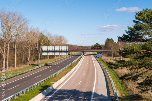 Leere Autobahn Richtung Polen sind Auswirkungen des Coronavirus photo
