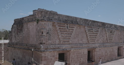 movimiento de gimbal hacia atras en ciudad de uxmal