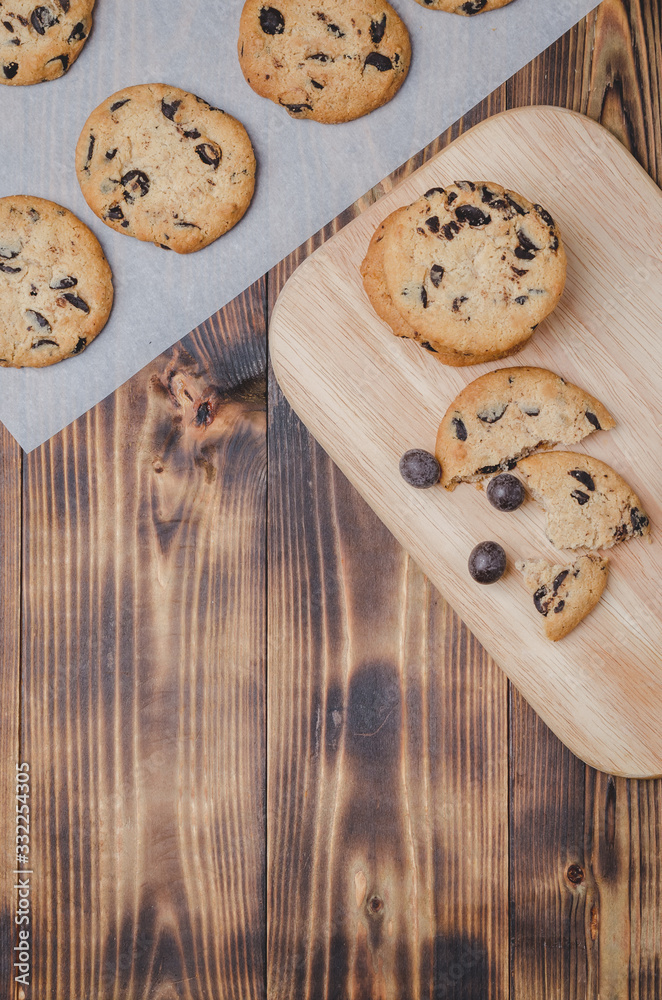 Cookies with chocolate filling on a wooden table. Fresh pastries/Cookies with chocolate filling on a wooden table. Fresh pastries.Top view and copy space. Cookies with chocolate filling on a wooden table. Fresh pastries/Cookies with chocolate filling on a wooden table. Fresh pastries.Top view and copy space.