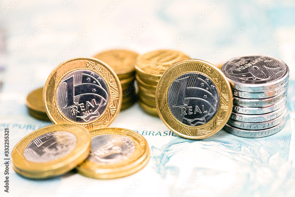 details of banknotes of 100 reais from brazil, and brazilian coins, with selective focus, background image. Promotion concept or grand prize money. details of banknotes of 100 reais from brazil, and brazilian coins, with selective focus, background image. Promotion concept or grand prize money.