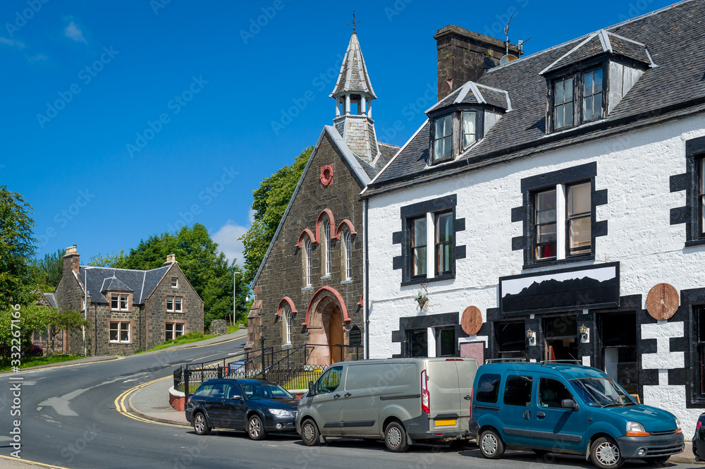 Obraz premium Old chapel at Portree street, Island of Skye, Scotland