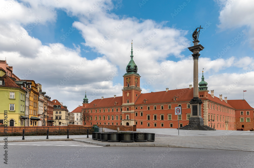 Fototapeta premium Royal Castle at empty Old Town in Warsaw