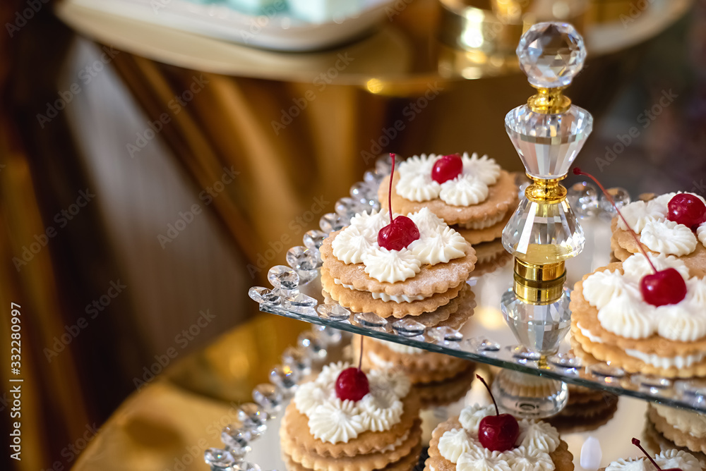 Cupcakes with fresh berries and cake pops, biscuits. Selective focus. Beautifully decorated table. Delicious candy bar at the wedding ceremony