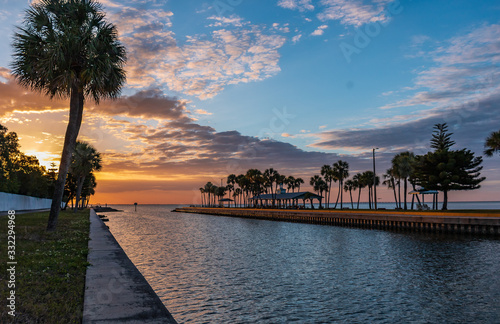 Fotografía Canal at sunset on Tampa Bay, Florida