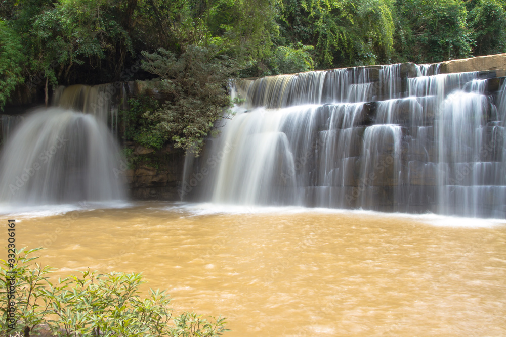 Obraz premium waterfall in the park