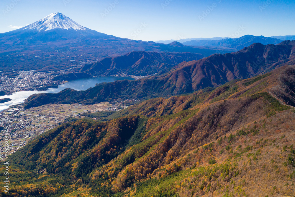 紅葉の河口湖と富士山空撮 紅葉の河口湖と富士山空撮