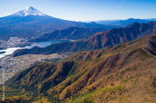 紅葉の河口湖と富士山空撮