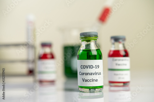 The vaccine against the covid-19 is in red and green in bottles placed on the floor.