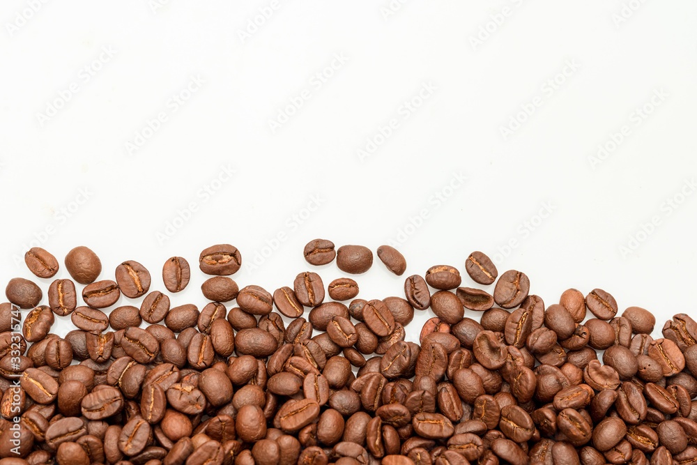 Naklejka premium coffee beans close up on a white isolated background,copy space.