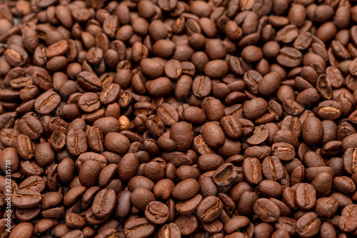 fresh roasted coffee beans background © ณัฐวุฒิ เงินสันเทียะ