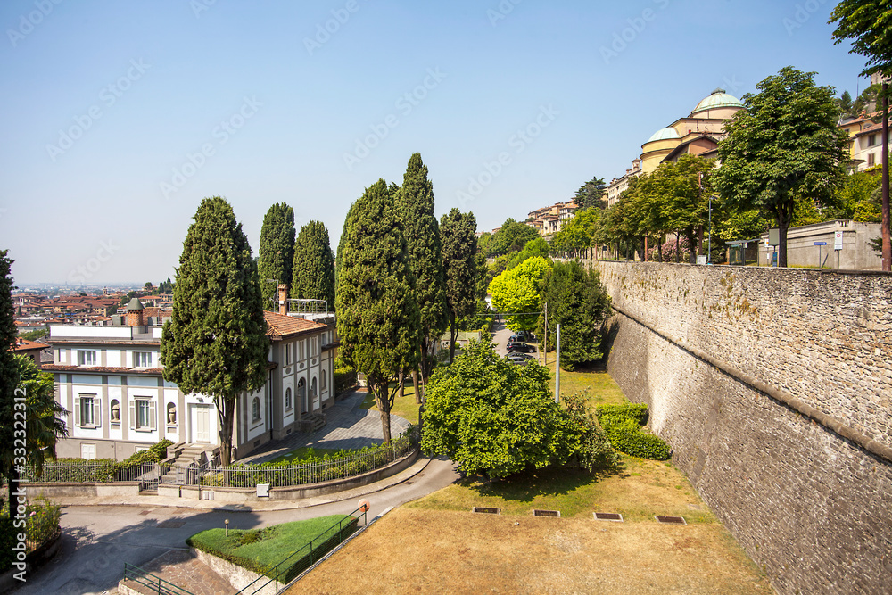 Φωτογραφία City wall of the old town of Bergamo Lombardy Italy