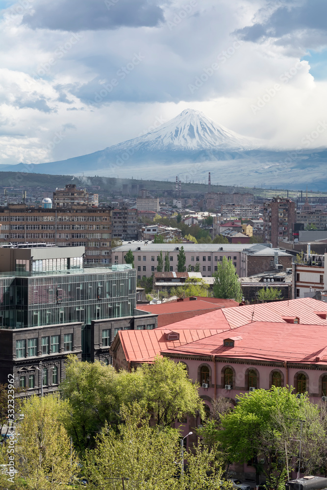 Φωτογραφία A view of Yerevan, capital city of Armenia, with Ararat mountain in background