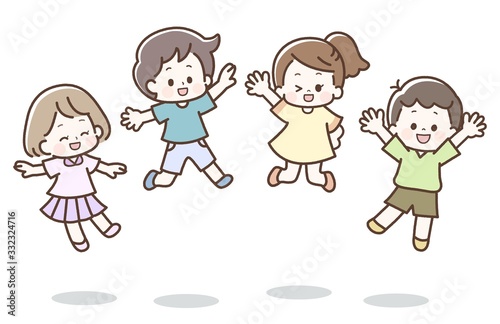 ジャンプする子ども達