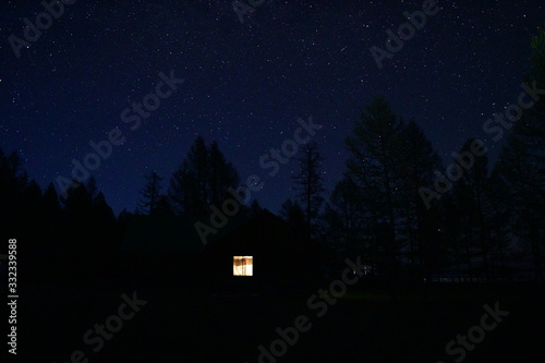 몽골 밤 하늘과 게르 © Jinyoung