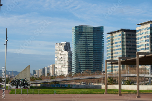 Edificios modernos en la playa de Barcelona