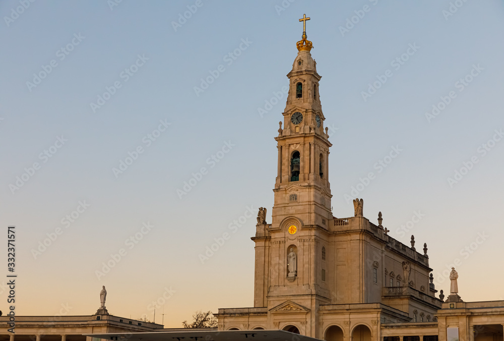 Fototapeta premium Basilica of the Sanctuary of Our Lady of Fatima in Portugal