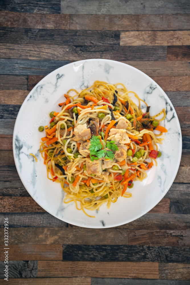 Noodles with Vegetables and Chicken
