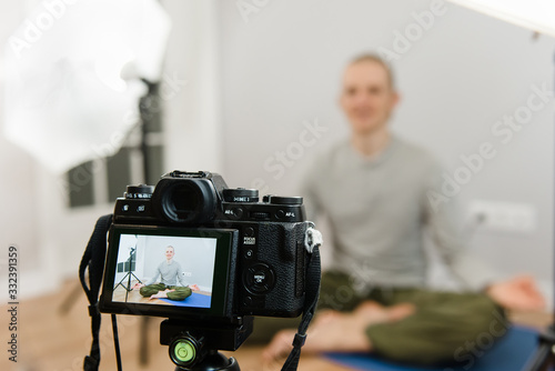 Online yoga meditation, webinar, wloger streaming, teaching from home