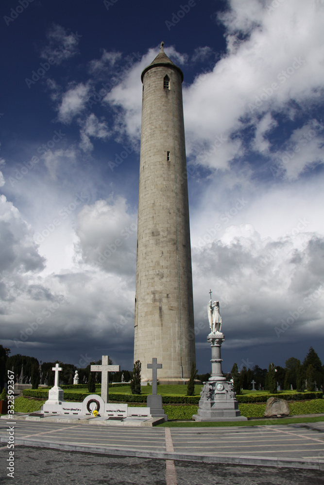 Turm auf dem Friedhof