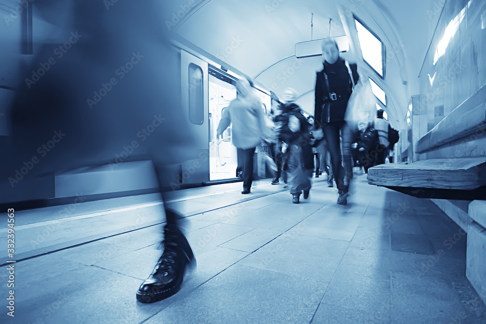 Obraz premium tłum ludzi metro w ruchu niewyraźne, abstrakcyjne tło ludzie ruchu miejskiego