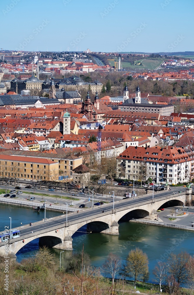 Würzburg, Blick auf Stadt und Fluss