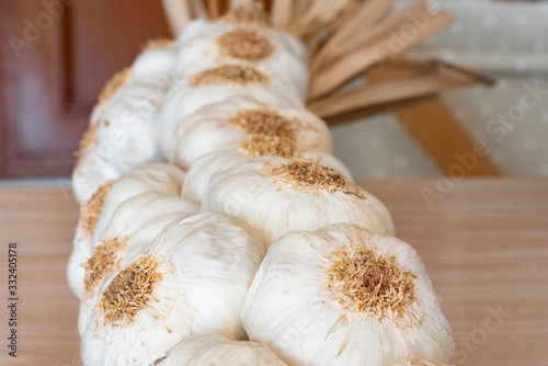 Photos Close-up of a string of garlic