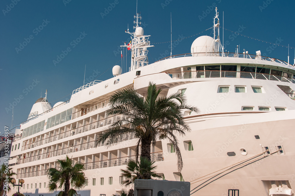 Naklejka premium Kreuzfahrtschiff