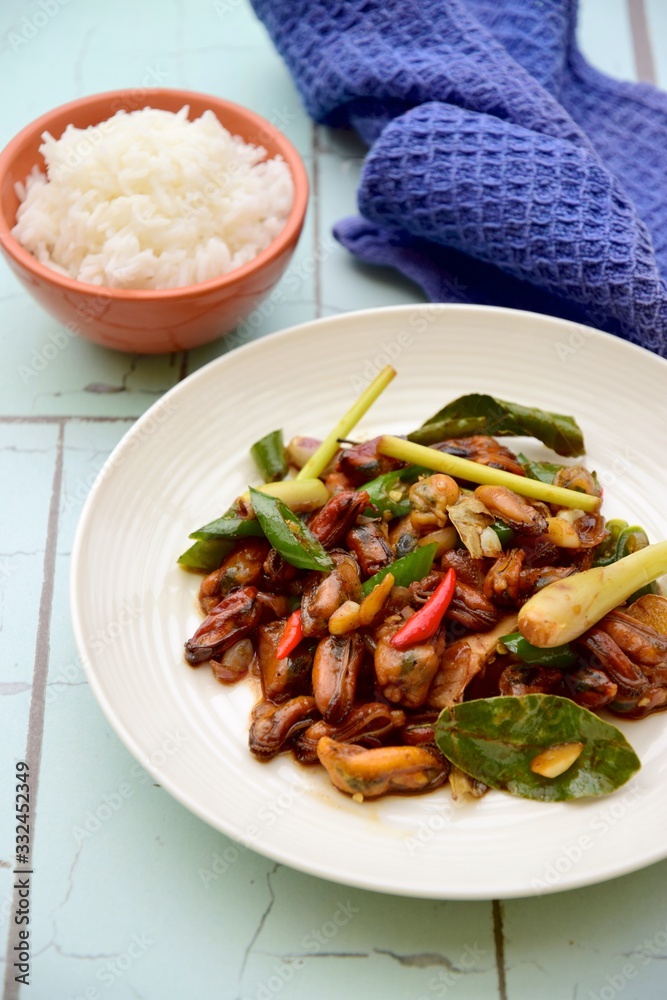 Oseng Kerang Saus Tiram, Indonesian food. Stir-fried mussels with oyster sauce, soy sauce, lemongrass, bayleaf, ginger, garlic and chili. Oseng Kerang Saus Tiram, Indonesian food. Stir-fried mussels with oyster sauce, soy sauce, lemongrass, bayleaf, ginger, garlic and chili.