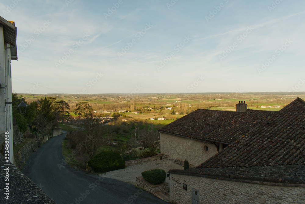 Vue sur la plaine depuis Montflanquin village du département du Lot et Garonne un des plus beau village de France