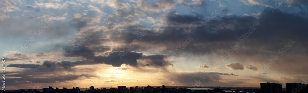 Obraz premium Сlouds over Perm