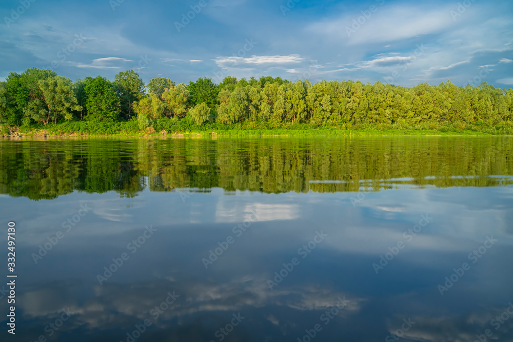 Obraz premium Landscape of beautiful lake with nature reflection. Background and copy space