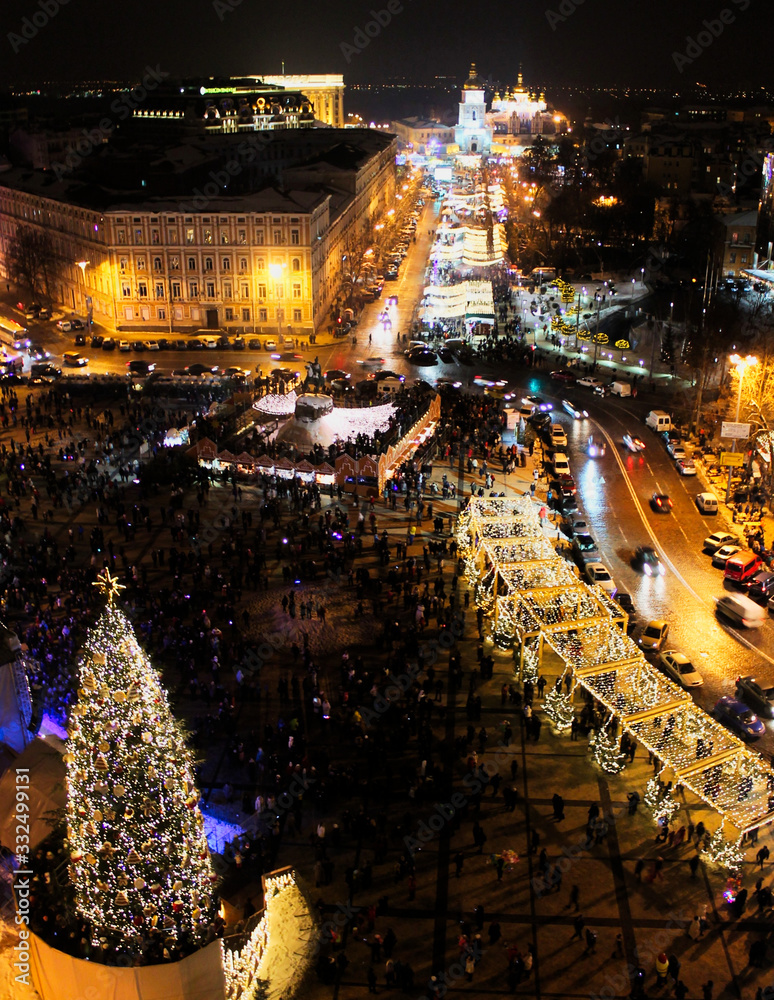Obraz premium Photo of a New Year tree in Kiev