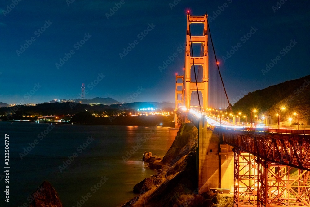 Obraz premium night on the Golden Gate in California
