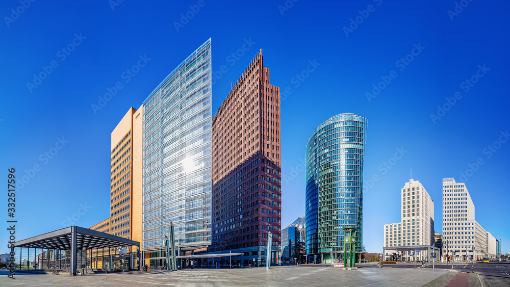 Obraz premium panoramic view at the potsdamer platz, berlin