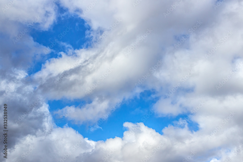 Obraz premium White clouds on a blue sky on a Sunny day
