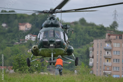 A UN helicopter flies across the field to save people from the flood.