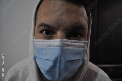 tapabocas, higiene, coronavirus, virus, enfermedad, pandemia, cuarentena, protección, joven con tapabocas, hombre con tapabocas, ocio,  covid19, covid 19