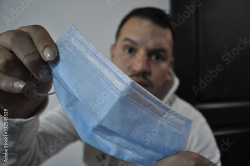 tapabocas, higiene, coronavirus, virus, enfermedad, pandemia, cuarentena, protección, joven con tapabocas, hombre con tapabocas, ocio,  covid19, covid 19