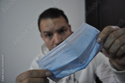 tapabocas, higiene, coronavirus, virus, enfermedad, pandemia, cuarentena, protección, joven con tapabocas, hombre con tapabocas, ocio,  covid19, covid 19