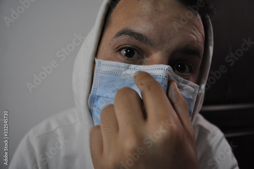 tapabocas, higiene, coronavirus, virus, enfermedad, pandemia, cuarentena, protección, joven con tapabocas, hombre con tapabocas, ocio,  covid19, covid 19