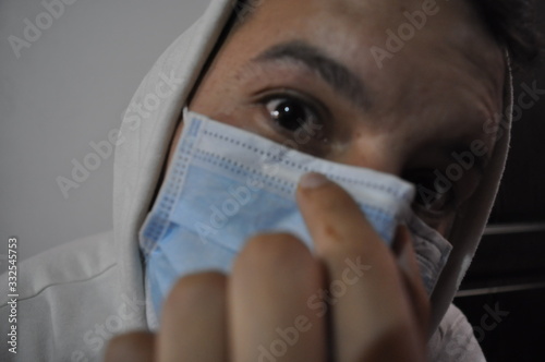 tapabocas, higiene, coronavirus, virus, enfermedad, pandemia, cuarentena, protección, joven con tapabocas, hombre con tapabocas, ocio,  covid19, covid 19