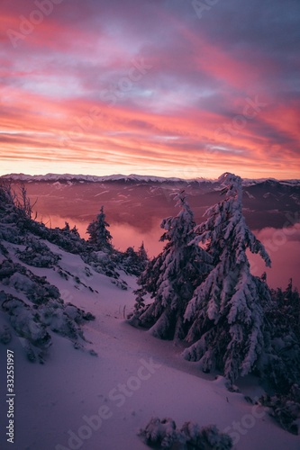 Sunrise in the moutains © Martin